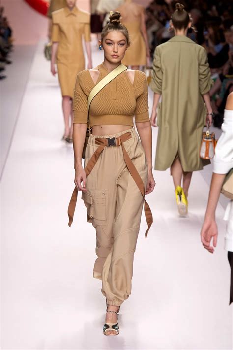 fendi milano fashion week 2019 modelle|Milan Fashion Week: 10 Best Looks From Fendi Spring/Summer .